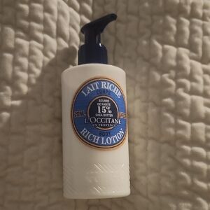L'OCCITANE Lait Riche Body Lotion - Blue and White